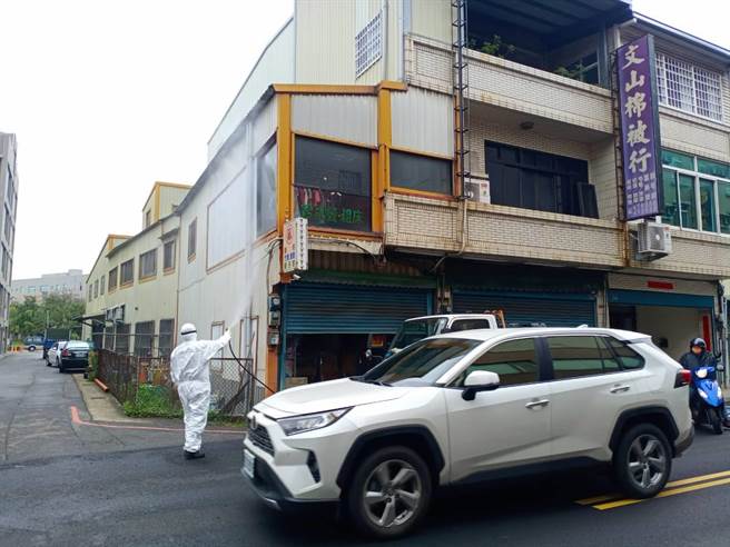 竹南镇公所清洁队已紧急出动清消。（苗栗县政府提供／谢明俊苗栗传真）