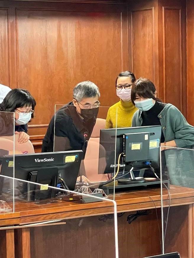 移民署抽选24人进行财产申报审查。（移民署提供）