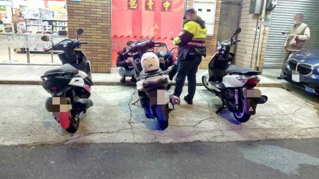 桃園市大園及觀音地區台15線、台61線及台66線快速道路寬廣又直，吸引改裝車飆車，警方前往取締發現21件違規。（警方提供）