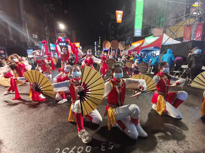苗栗国中舞蹈专班的美丽舞蹈表演。（谢明俊摄）