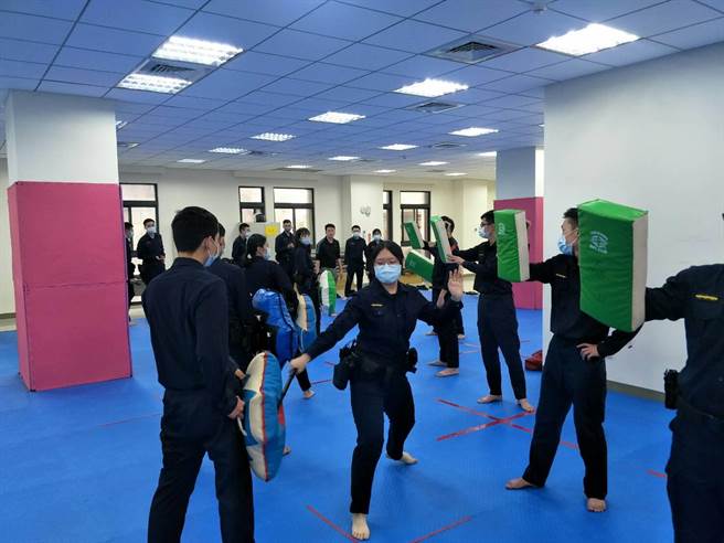 芦洲警分局于11日在芦洲派出所5楼体技馆，办理「成功讲堂新进人员职能讲习」。（芦洲警分局提供）