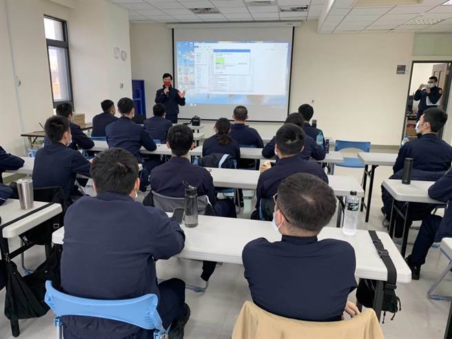 芦洲警分局于11日在芦洲派出所5楼体技馆，办理「成功讲堂新进人员职能讲习」。（芦洲警分局提供）