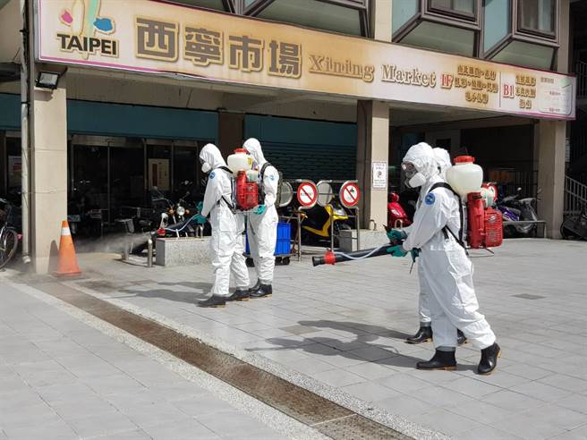 跨县市5姊妹家庭群聚案延烧，住在新北的大姊儿子（案19479）10日确诊，幸亏北市匡列、扩大採检者採检均为阴性。（示意图，北市府提供）