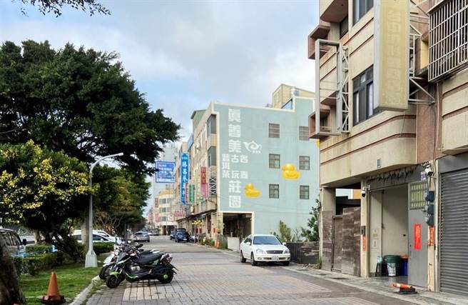 尤姓吊车助手12日未前往公司上班，老板联络不上人，到租屋处惊见人已陈尸在浴室门口。（民眾提供／陈淑娥台中传真）