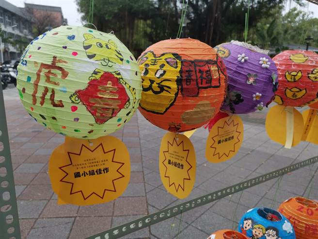佳里区公所市集现场推出灯笼彩绘比赛，小朋友可现场报名参加。（刘秀芬摄）