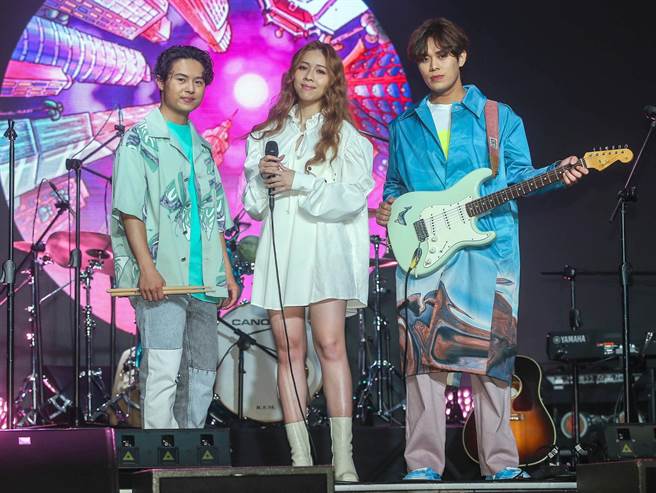 告五人今晚在台北Legacy開唱。（粘耿豪攝）