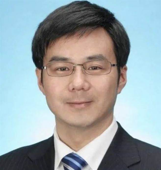 大陆知名投资人丁鹏，欲培养儿子当渣男。取自丁鹏微博