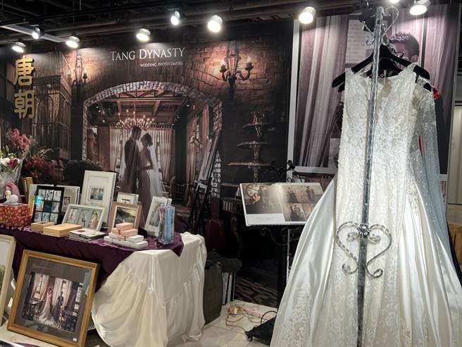 新北愛幸福市集自2月11至15日連續5天在新莊宏匯廣場11樓浪漫登場。（經發局提供）