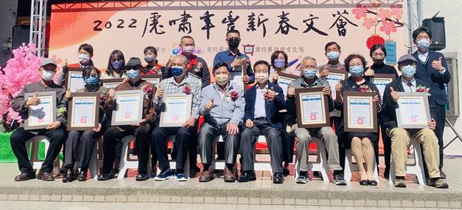 新春文荟祈福开笔，传统工艺保存者授证。（廖志晃摄）