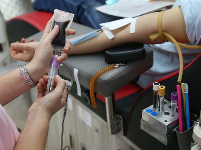 一名女网友分享，她抽血后获得超讚赠品，让不少网友直呼好羡慕。（示意图／本报系资料照）