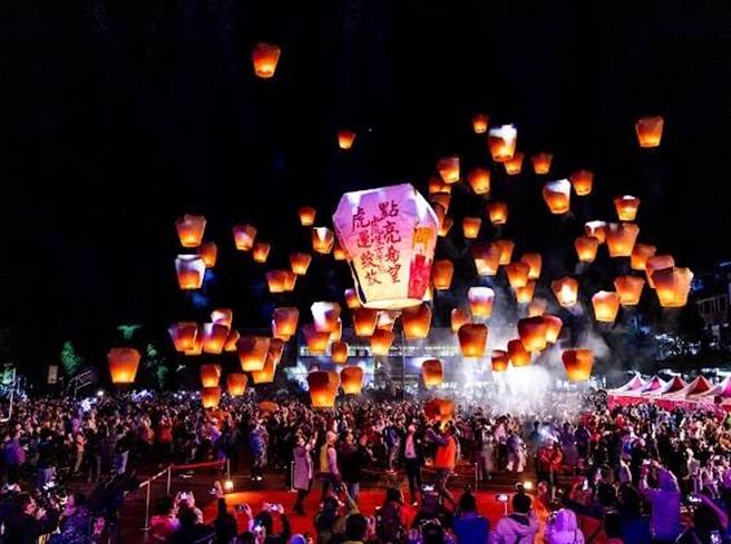 2022年新北市平溪天灯节首场活动12日在平溪国中登场。（新北市观旅局提供／叶书宏新北传真）