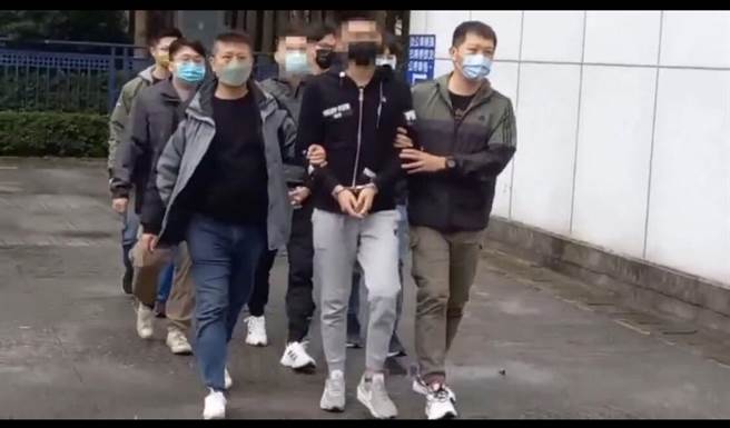 警方将吴姓男子等3嫌逮捕送办。(翻摄照片／林郁平台北传真）