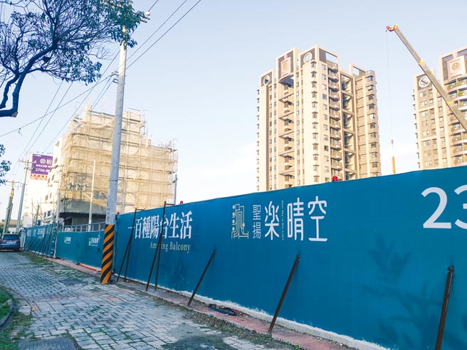 台中「圣扬乐晴空」挑高3米6，并採用首购宅难得採用的RC＋SRC建筑结构。图／业者提供