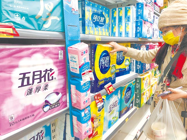 民生用品持续上涨，指标性的卫生纸2月可能又有一波调价。（本报资料照片）