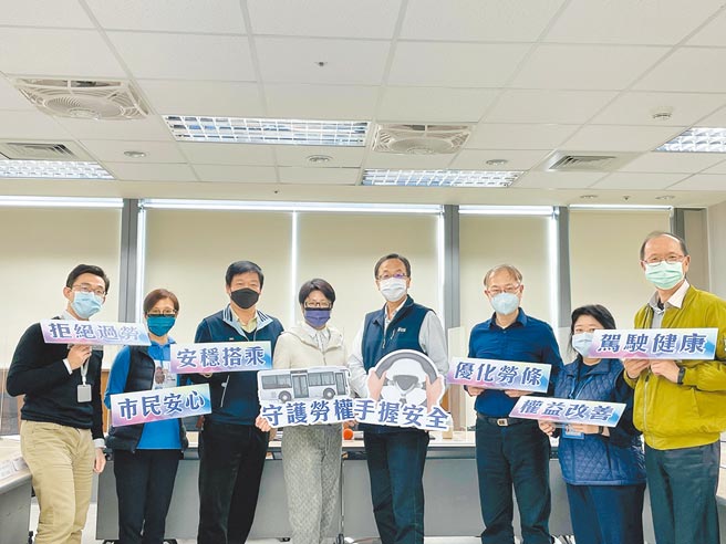 勞動局召開記者會說明公車業者勞檢結果。（楊亞璇攝）