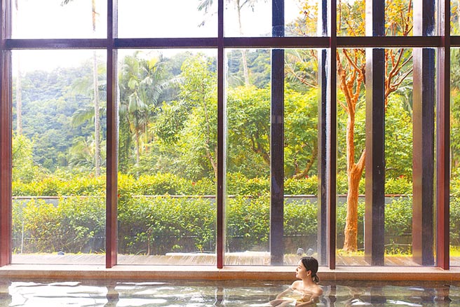 在礁溪老爷酒店内可享受碳酸氢钠泉的美人汤。（礁溪老爷酒店提供）