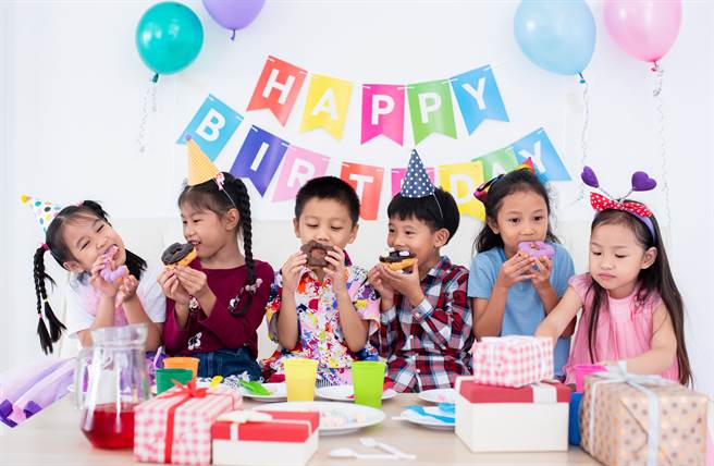 英国46岁妇人在过去32年间，竟生下多达22名孩子。(示意图/达志影像)