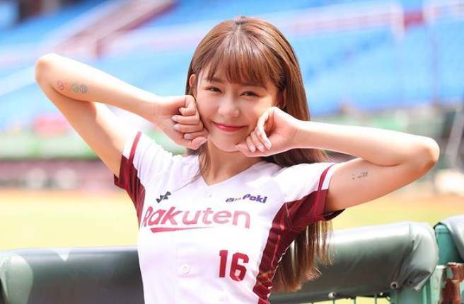 啦啦队出身的陈怡叡以天使脸孔、魔鬼身材和活泼个性，被封为「地表最正啦啦队女孩」。（图／取材自陈怡叡Instagram）