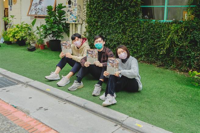 《青春正好．未來職人》專書，獲美國IDA國際設計大獎Honorable Mention獎項。（台中市府提供／盧金足台中傳真）