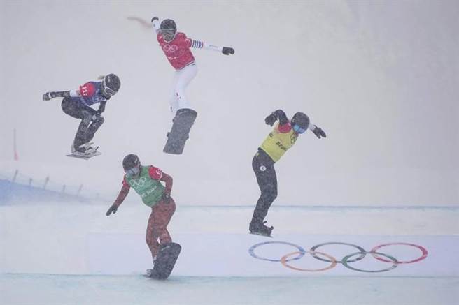 北京冬奥单板滑雪比赛。（美联社）