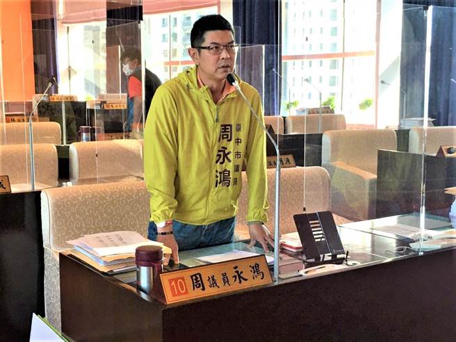 台中市議會民進黨團幹事長周永鴻質疑市長盧秀燕，發送台中市各幼兒園每名學童虎年小紅包，浪費公帑。（周永鴻服務處提供／盧金足台中傳真）