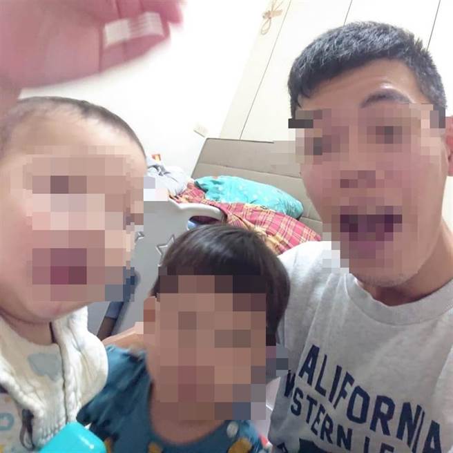 空军三联队萧姓上兵今（13）凌晨因与妻子大吵后，竟趁对方外出散心，杀死两名1岁半、2岁半幼子，大儿子遭水果刀割颈亡、小儿子遭枕头闷死。（翻摄照片）