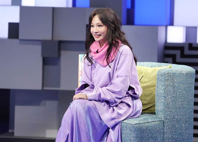 Faye詹雯婷上《36题》被好友Sandy大爆料。（公视提供）