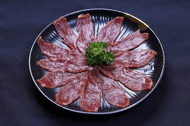 源牛餐厅产品有主打的源牛火锅。（源牛餐厅提供）