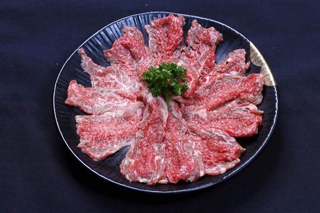 源牛餐厅产品有主打的源牛火锅。（源牛餐厅提供）