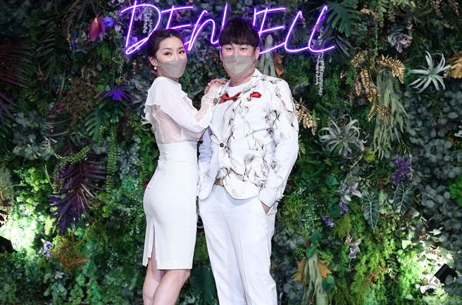 紅毛與賴芊合擔任婚宴主持人。（陳俊吉攝）