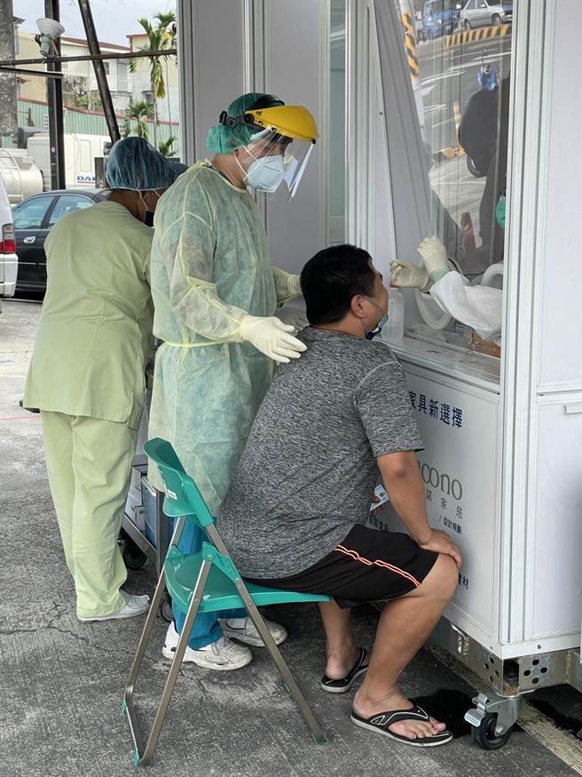 屏縣府為防堵高雄砂石場群聚鏈燒到屏東，緊急開設砂石場篩檢專案。（屏縣府提供／謝佳潾屏東傳真）