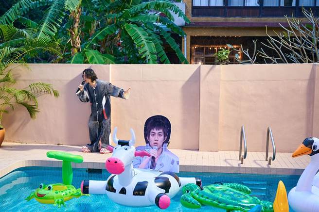 林宥嘉13日在线上开唱，秀出当年参加选秀节目的青涩照。（华研国际提供）