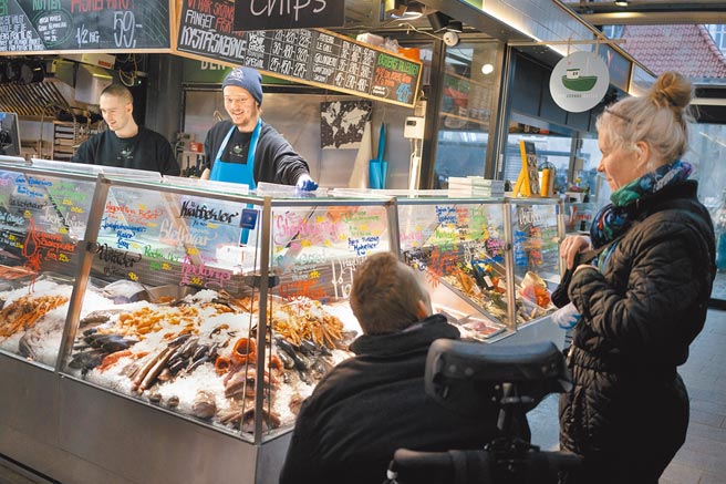 欧洲新冠疫情流感化图╱美联社