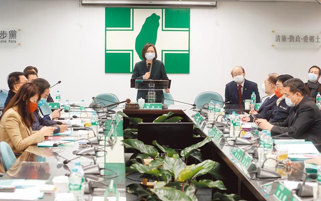 民進黨立委憂心屏東選情，籲黨中央要盡快整合。圖為2月初民進黨中常會。（台北市新聞記者聯誼會提供）