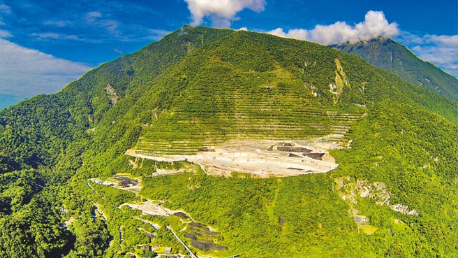 亚泥新城山矿场20年来植生绿化发挥水土保持及边坡稳定，未曾有坍方发生。（亚泥提供）