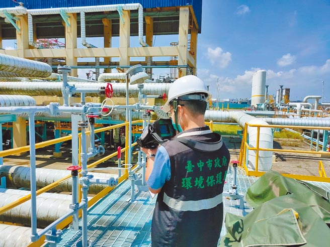 台中市环保局引进高科技仪器，监测、稽查并取缔违法排放挥发性有机物，颇见成效。（台中市环保局提供／林欣仪台中传真）