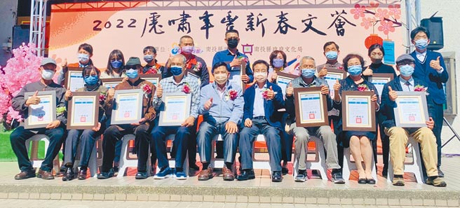 「传统工艺暨文化资产保存技术」保存者授证。（廖志晃摄）