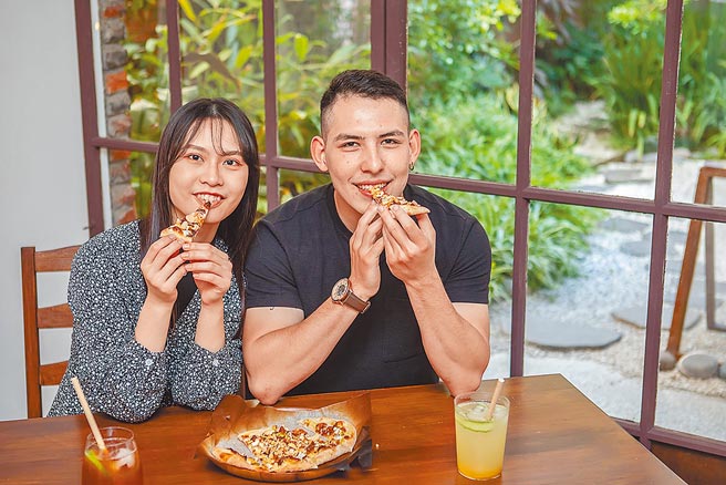 嘉义市甜点咖啡店多，适合情人节来趟甜蜜旅游放闪。（廖素慧摄）