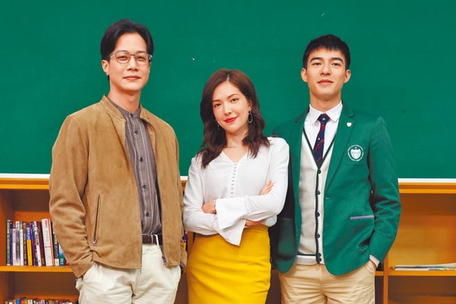 薛仕凌（左起）、许玮宁、陈昊森昨出席《第九节课》记者会。（爱奇艺国际站提供）