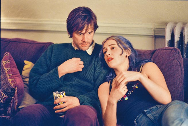 金凯瑞（左）、凯特温丝蕾主演的爱情电影《王牌冤家》在台经典重映。（海鹏提供）