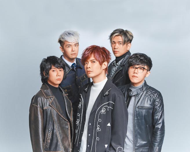 八三夭成立公司后发行新专辑《颠倒世界》，堪称呕心沥血代表作。（KKLIVE提供）