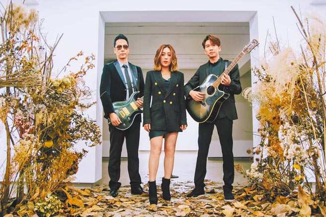 小男孩乐团为新歌〈事过境迁〉拍摄MV。（滚石唱片提供）