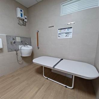 嘉義市首座多功能公廁 引進日本照護床