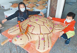160斤米糕龜 現身北斗宮廟