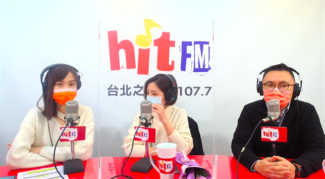 国民党台北市议员张斯纲、台北市议员拟参选人黄瀞莹今接受广播专访谈及2024柯侯配。(杨亚璇摄)