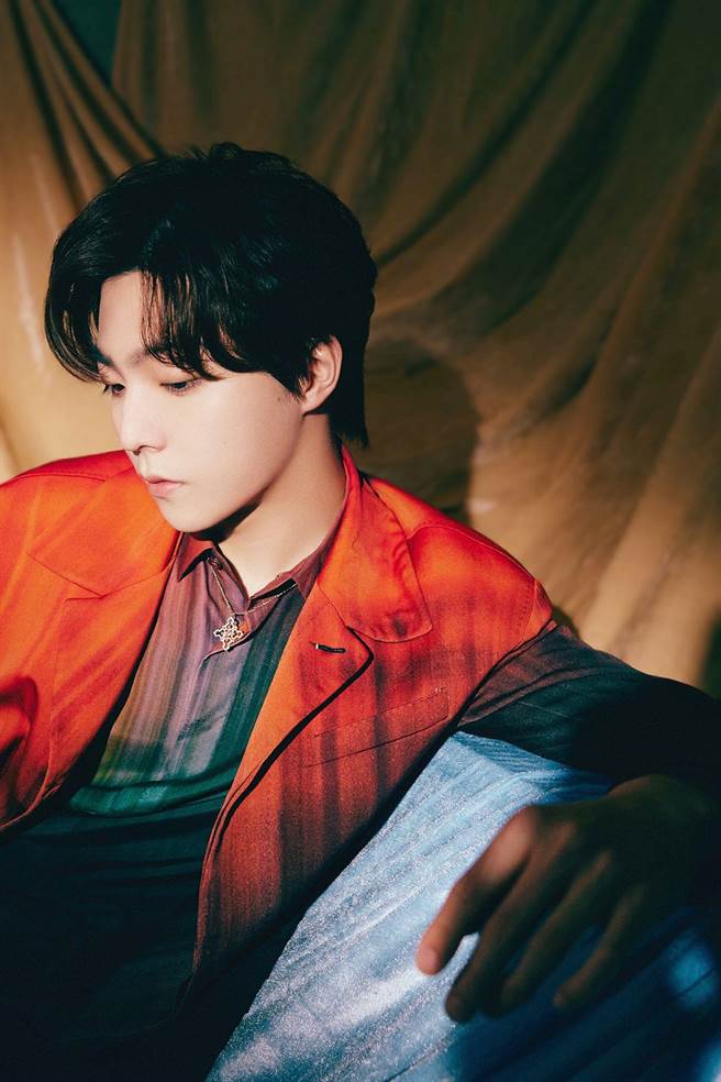 新生代才子歌手陳立農佩戴Qeelin的Wulu珠寶項鍊，四只葫蘆構築梵花，有著好運連連的意寓。（Qeelin提供）