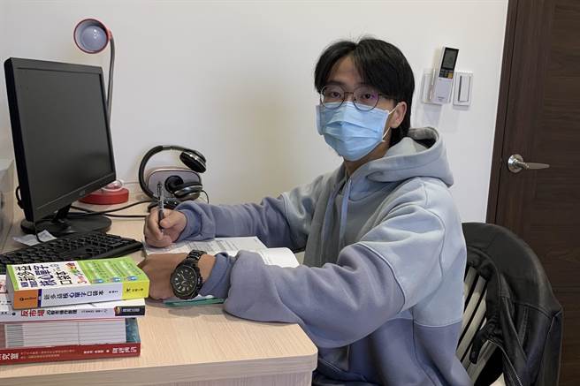 弘光科大国际沟通英语系进修部大三学生王宗昊，申请前往日本尚絅学院大学当交换生。（弘光科大处提供／陈淑娥台中传真）