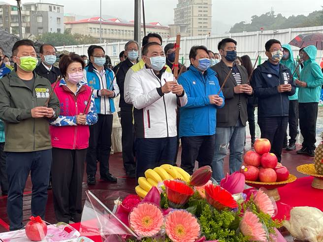 新北市长侯友宜今（14日）上午主持中和区锦和运动公园停车场开工动土典礼。（叶书宏摄）