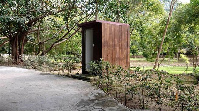 台中市太平区酒桶山的「太平苗圃」，一到周末假日常涌进许多人潮，原有1座公厕，建设局再新添2间公厕，计有3间厕所，提供民眾使用。（读者提供／张妍溱台中传真）