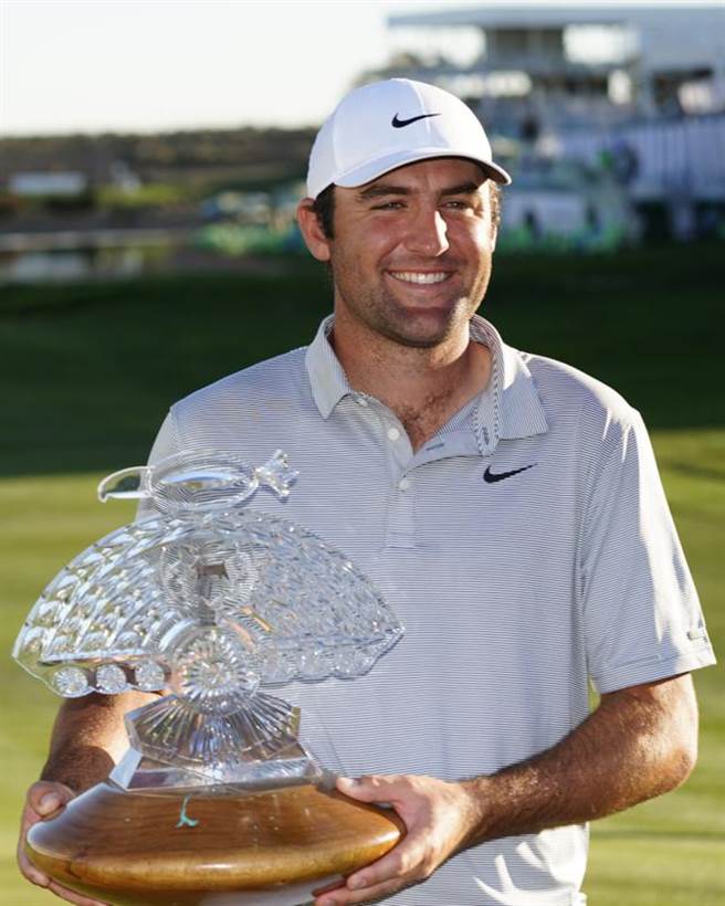 美国高球好手薛佛勒在凤凰城公开赛延长赛第3洞击败去年莱德杯队友坎特利，夺下美巡赛生涯首冠。(美联社)